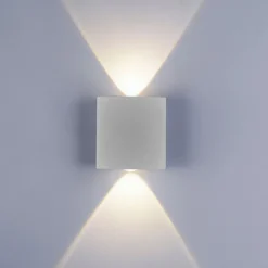Paul Neuhaus Außenwandleuchte CARLO Aluminium/Kunststoff 8 x 7.6 x 3.2 cm Silberfarbig